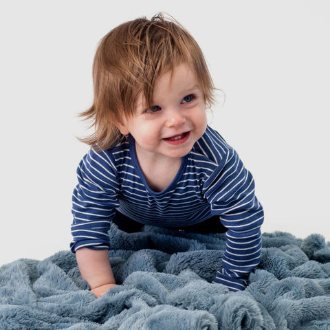 LITTLE LINEN WEEGOAMIGO PLUSH POM POM BLANKET - MIDNIGHT